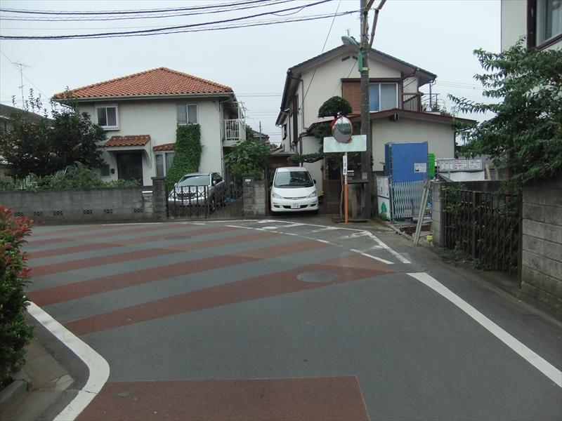 Local photos, including front road. Frontal road