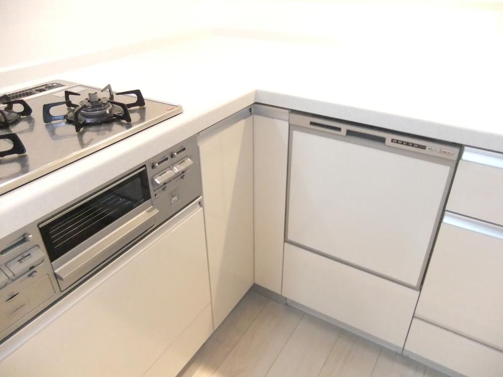 Kitchen. With dishwasher