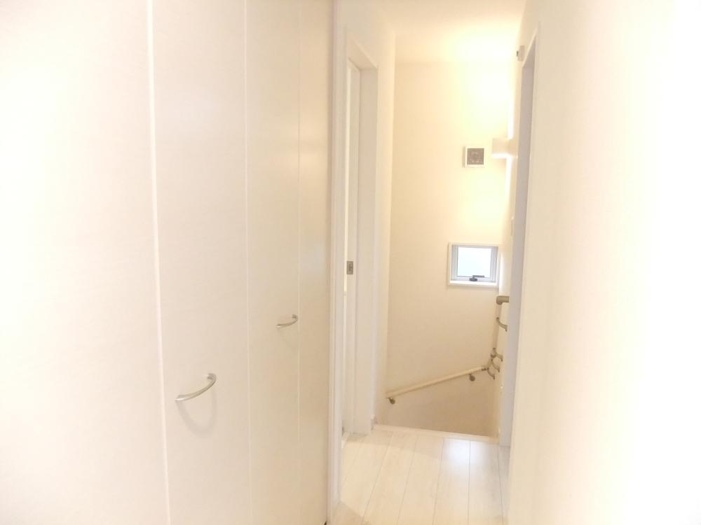 Receipt. Second floor of the hallway storage