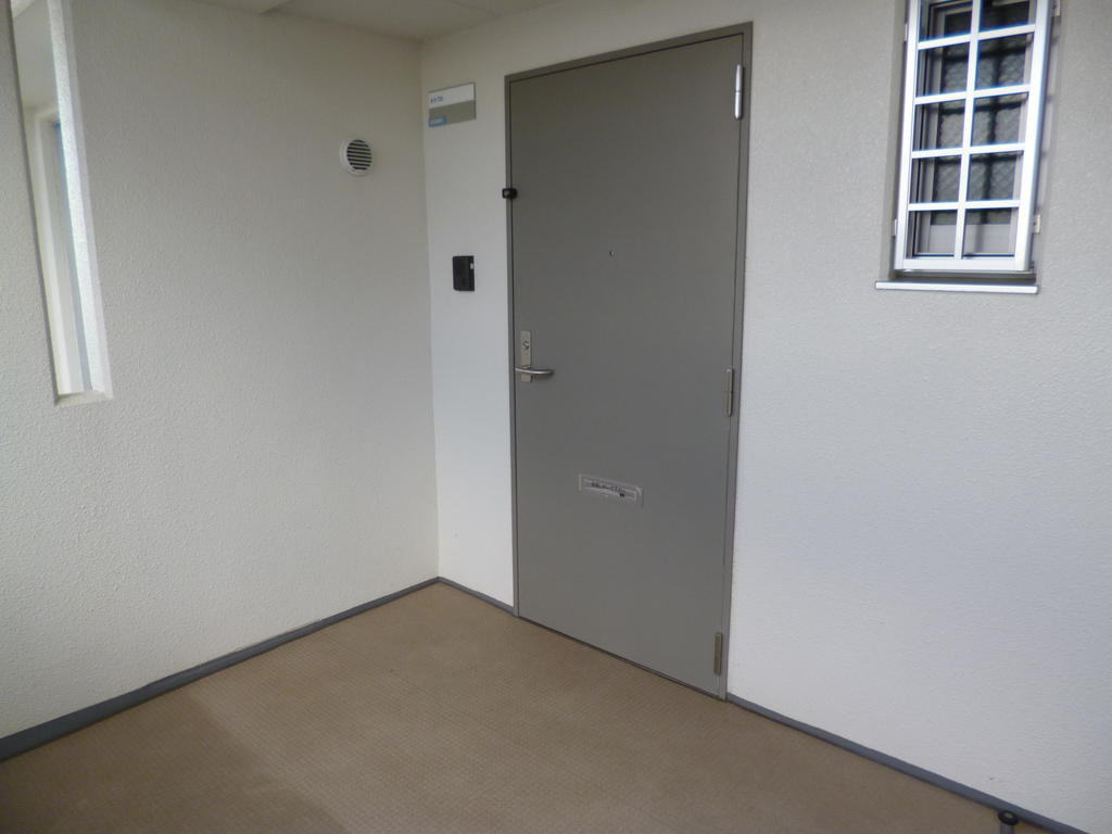 Entrance. Refreshing entrance. 