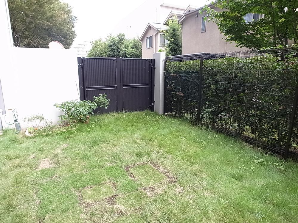 Garden. Local (10 May 2013) Shooting