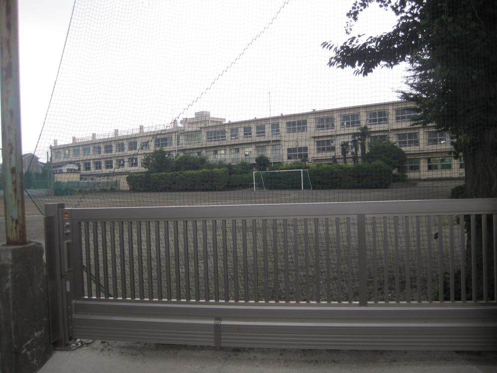 Junior high school. Nishi Municipal Hibarigaoka until junior high school 270m