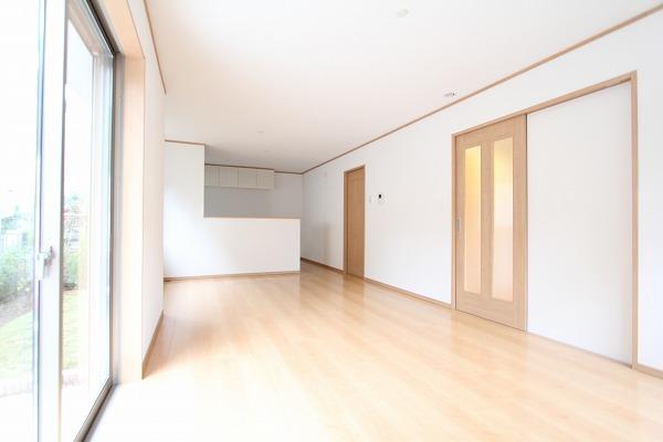 Living. Living (November 10, 2013) Shooting