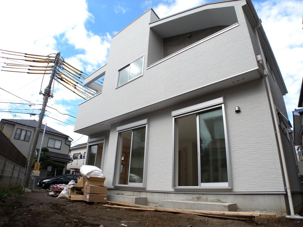 Local appearance photo. Local (11 May 2013) Shooting