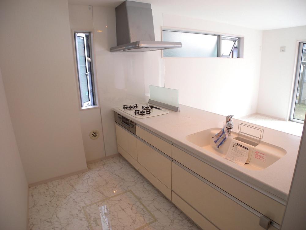 Kitchen. Local (11 May 2013) Shooting