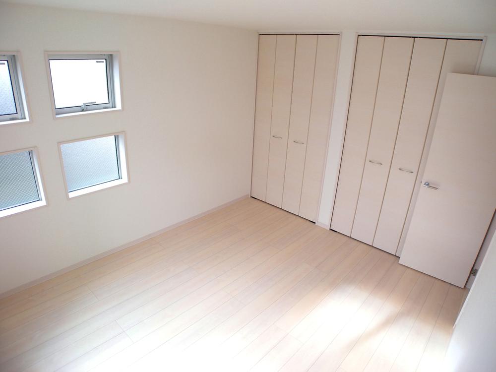 Local appearance photo. Local (09 May 2013) Shooting