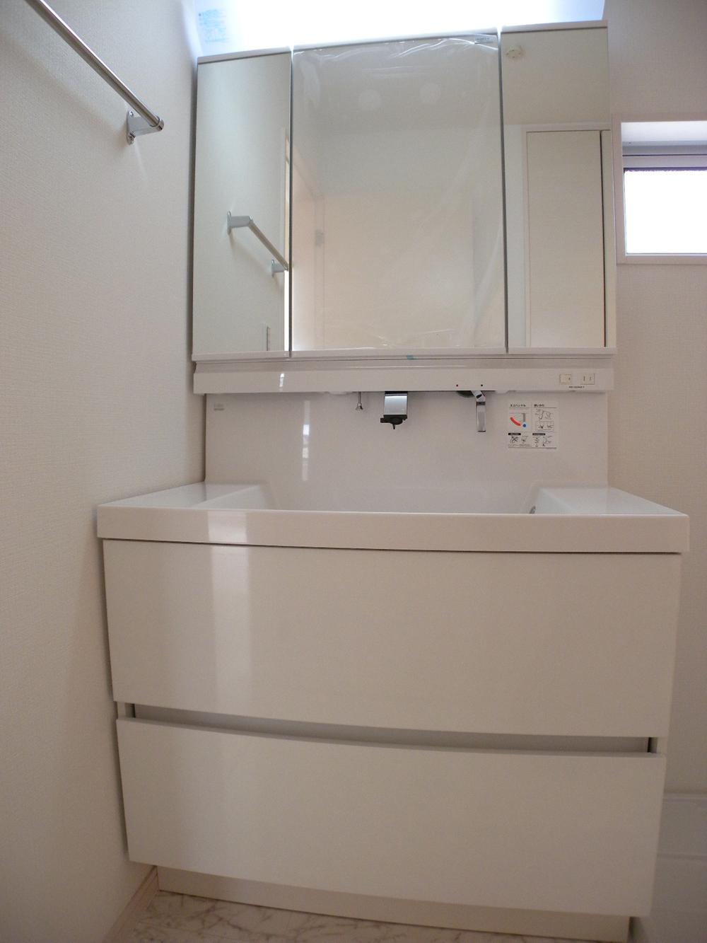 Wash basin, toilet. Indoor (11 May 2013) Shooting