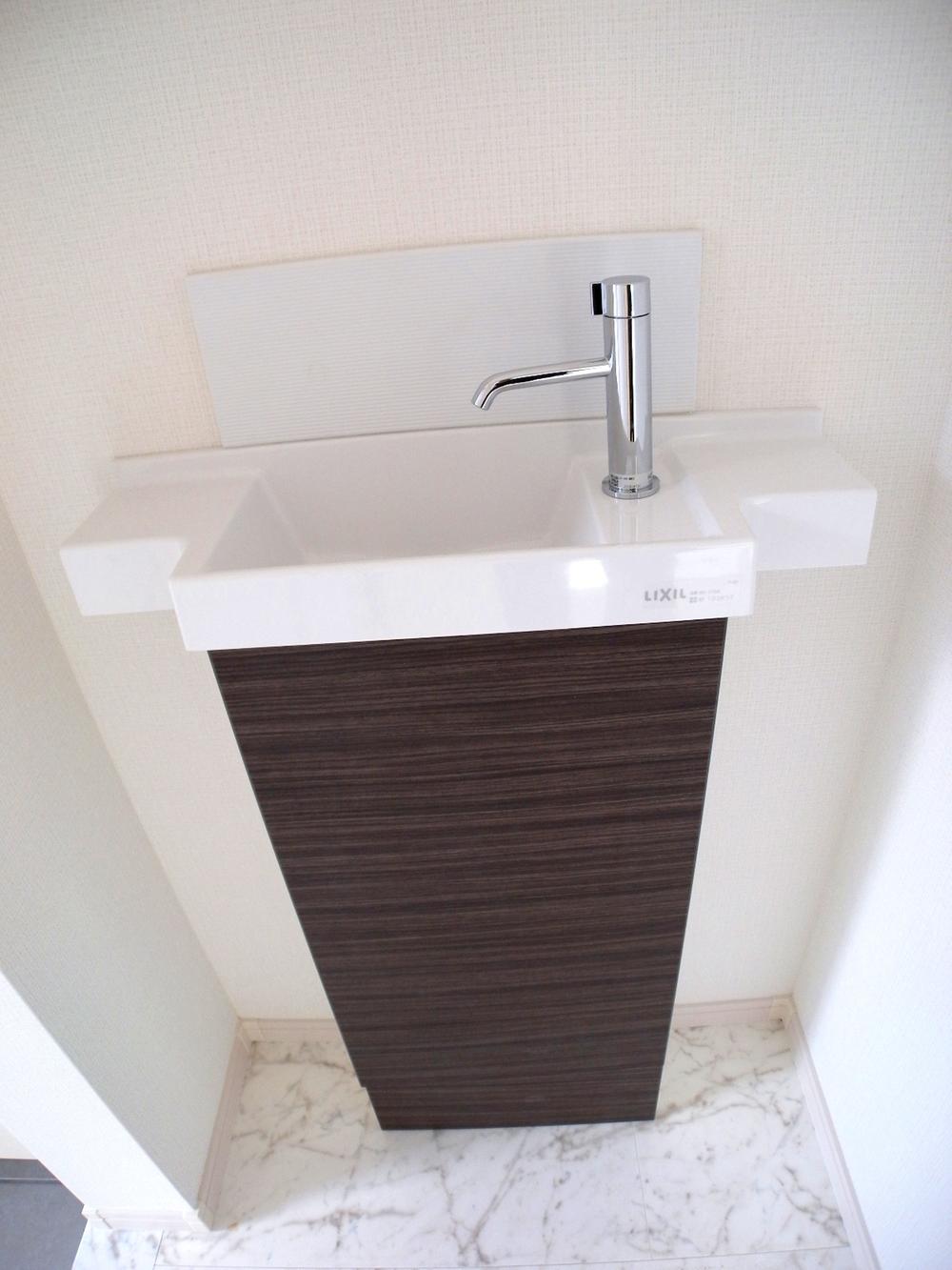 Wash basin, toilet. Indoor (11 May 2013) Shooting