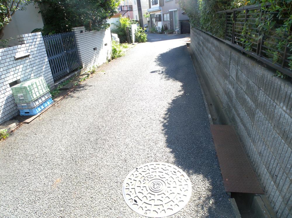 Local photos, including front road. Local (11 May 2013) Shooting