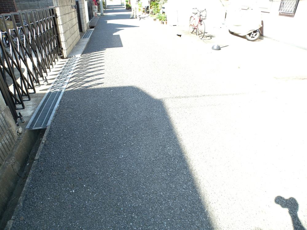 Local photos, including front road. Local (11 May 2013) Shooting