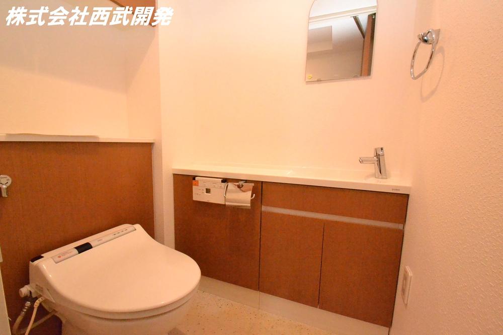 Toilet. Indoor (11 May 2013) Shooting