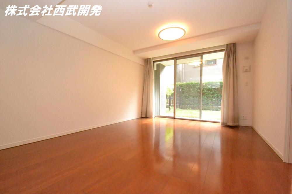 Living. Indoor (11 May 2013) Shooting