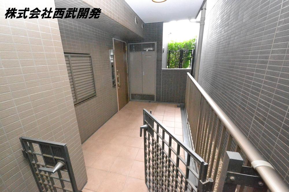 Entrance. Local (11 May 2013) Shooting