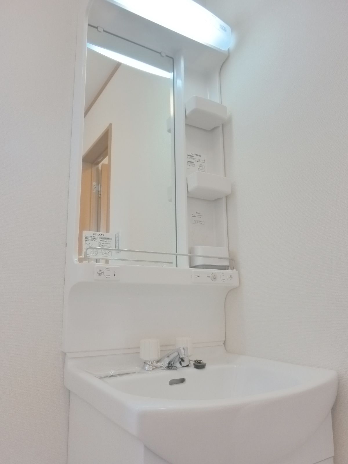 Washroom. Independent vanity