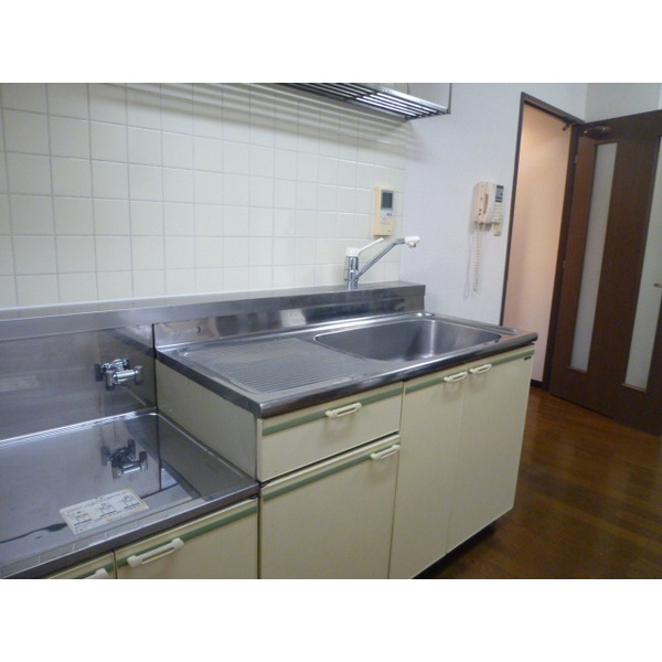 Kitchen. Two-burner stove installation Allowed