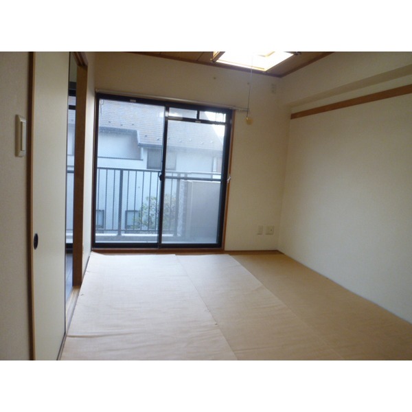 Living and room. South-facing room