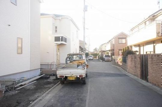 Local photos, including front road. Frontal road