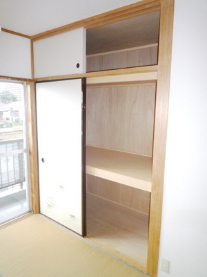 Receipt. Plenty of closet storage