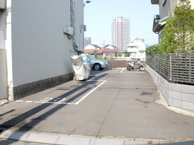 Other. 5m to the parking lot entrance (Other)