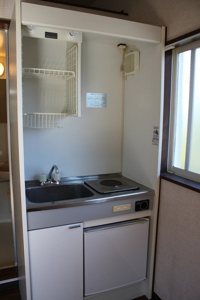 Kitchen. ☆ With a stove and a mini-fridge