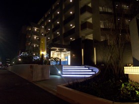 Entrance. Approach the expectations of the building increases