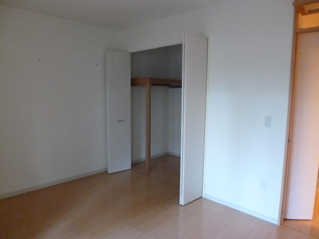 Other room space. With closet to 7.7 tatami mats of Western-style. 