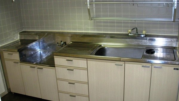 Kitchen. Two-burner gas stove installation Allowed! 