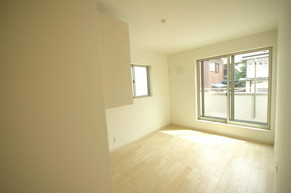 Same specifications photos (Other introspection). It will be the construction example of the living room.