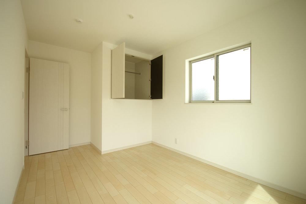 Same specifications photos (Other introspection). It will be the construction example of the living room.