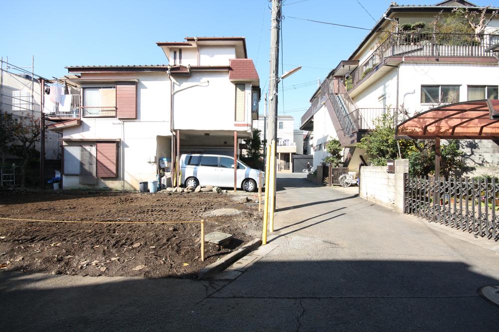 Local photos, including front road. Local (12 May 2013) Shooting