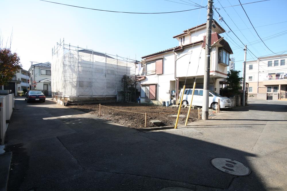 Local photos, including front road. Local (12 May 2013) Shooting