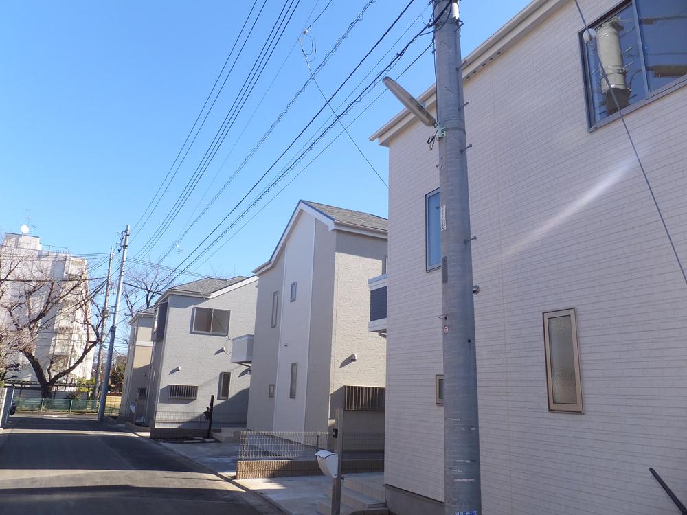 Local appearance photo. Natural residential smile of pleasant breeze family local front of the green space is woven is followed in the future (12 May 2013) Shooting