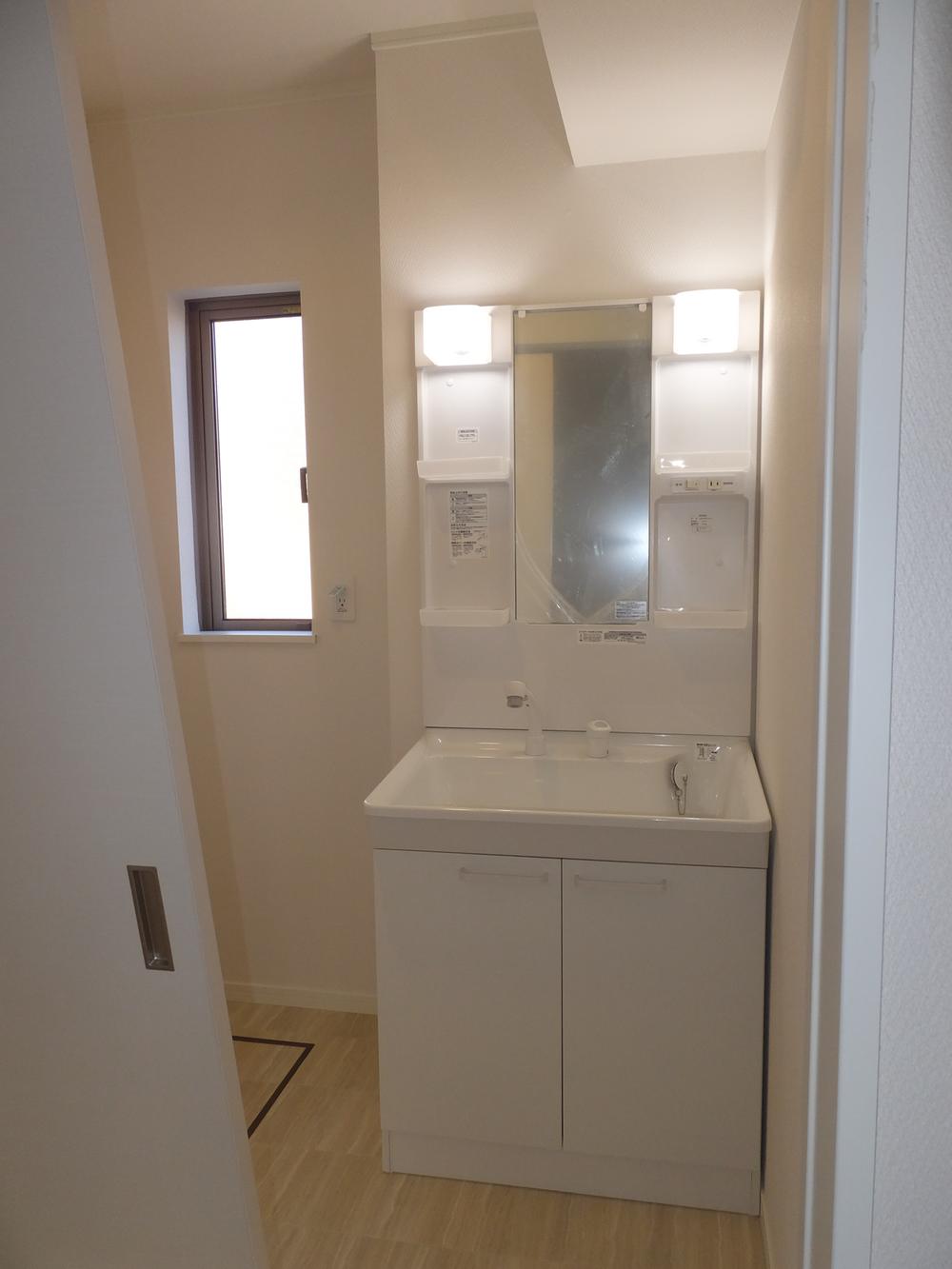 Wash basin, toilet. Local (12 May 2013) Shooting