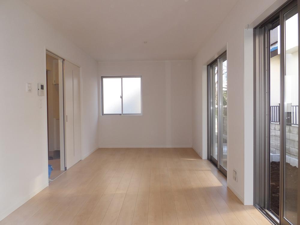 Living. Local (12 May 2013) Shooting