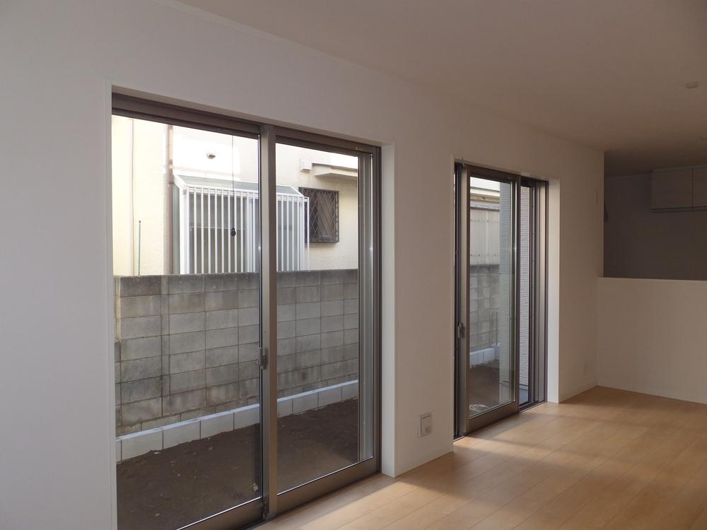 Living. Local (12 May 2013) Shooting