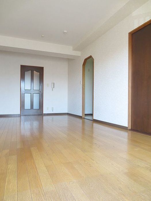 Living and room. Note: This is the same type of room.