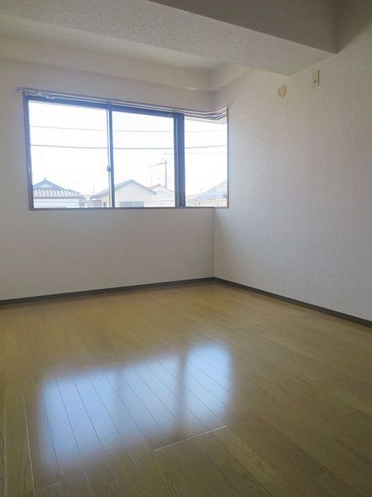 Living and room. Note: This is the same type of room.