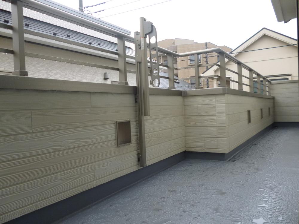 Balcony. Jose you a lot laundry in the spacious balcony