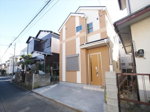 Local appearance photo. Is an environment suitable for the elementary school near the child-rearing