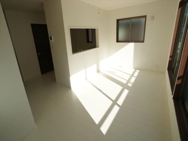 Living. Spacious living room shine of the Interior