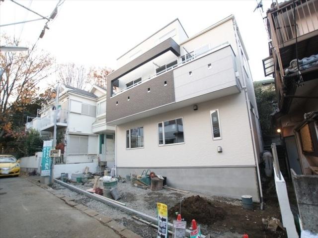 Local appearance photo. Leafy quiet residential area