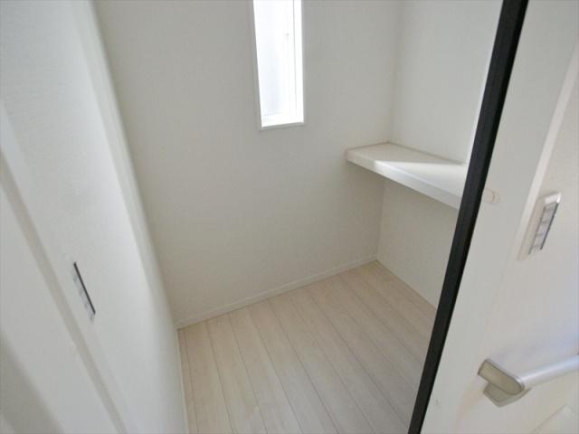 Receipt. Walk-in closet with a storage capacity pat