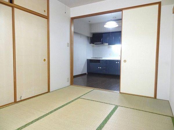 Living and room. Japanese-style room of the storage is this also wide!