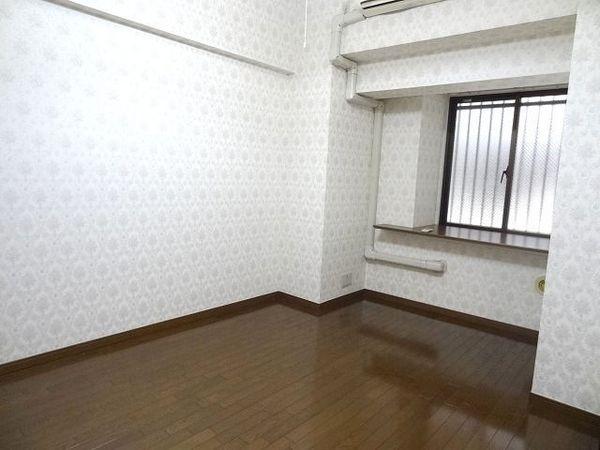 Living and room. This is the entrance next to the Western-style, Air-conditioned with facilities