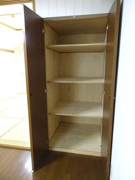 Receipt. Western-style housing. Storage anyway many!