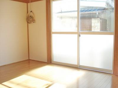 Living and room. Western-style 6 Pledge