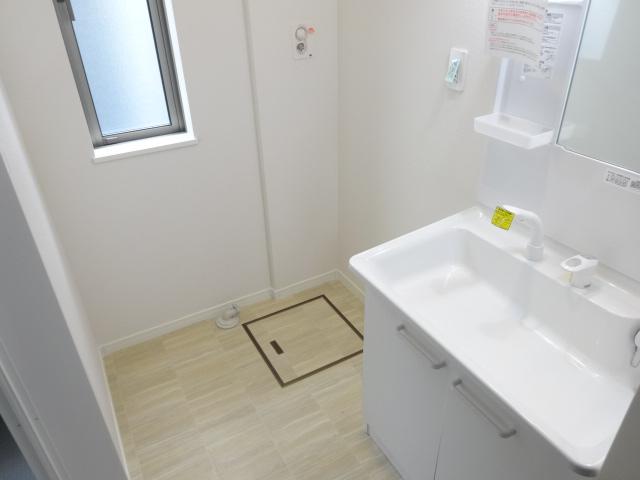 Wash basin, toilet. D Building vanity (November 2013) Shooting