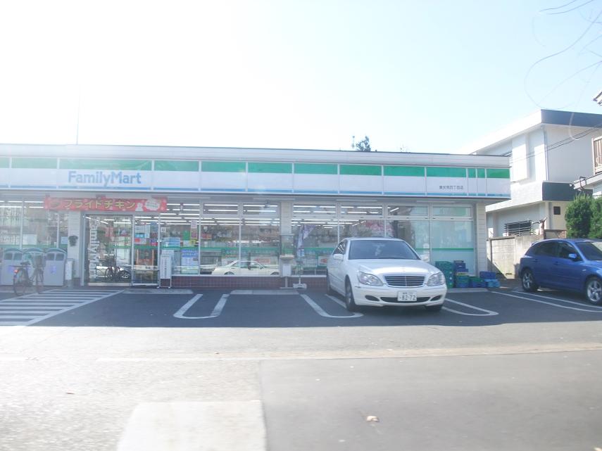 Convenience store. FamilyMart Tomo knee Higashifushimi Station store (convenience store) to 575m