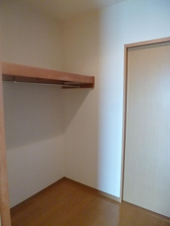 Receipt. Walk-in ・ closet You can enter and exit from both directions