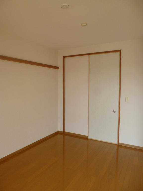 Other room space. Dining next to the Western-style Facing south